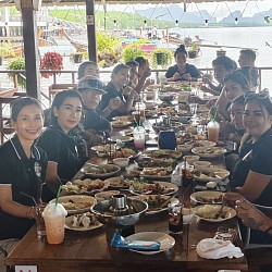 รับลูกค้าพังงาพาแวะทานอาหารร้านสามช่องเสม็ดนางชีส่งกลับป่าตองภูเก็ต